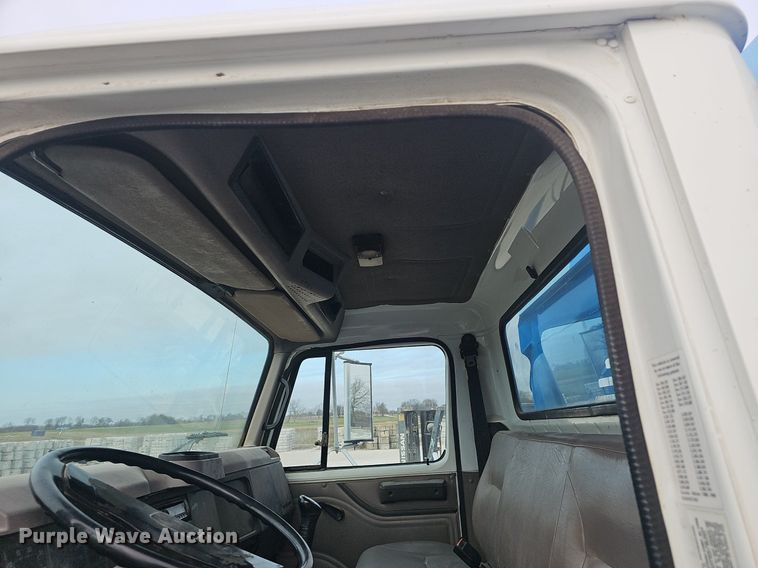 image for item EJ6074 1998 International 4700 dump truck