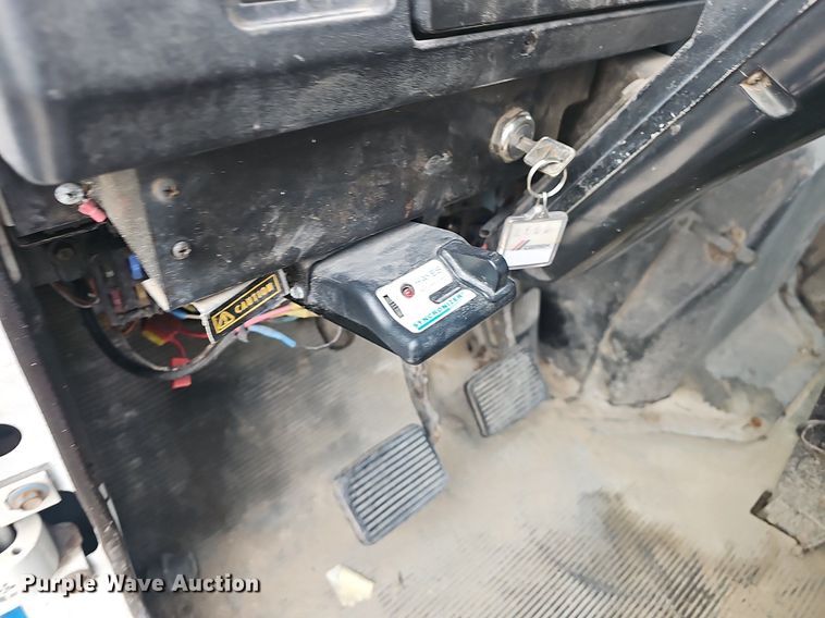 image for item EJ6074 1998 International 4700 dump truck