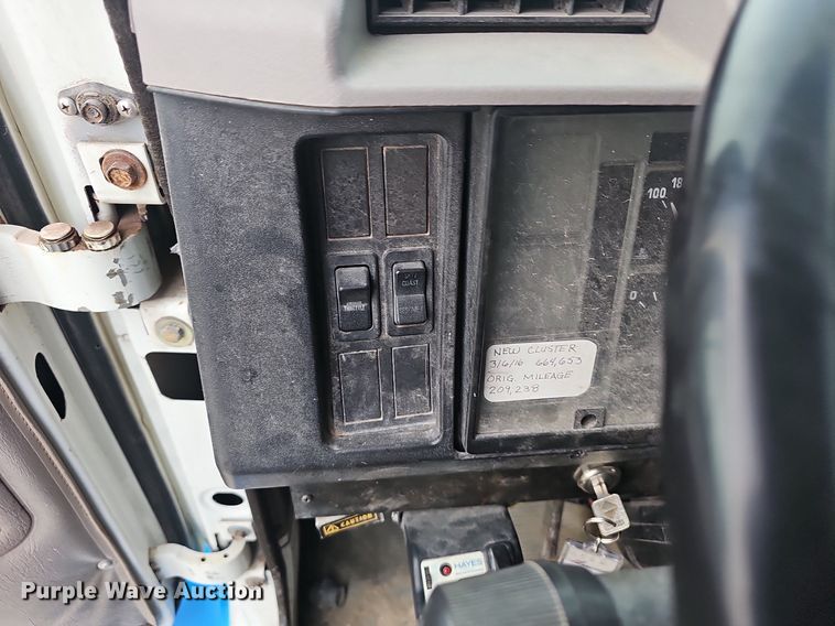 image for item EJ6074 1998 International 4700 dump truck