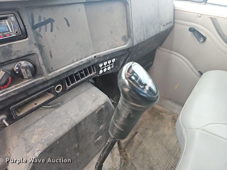 image for item EJ6074 1998 International 4700 dump truck