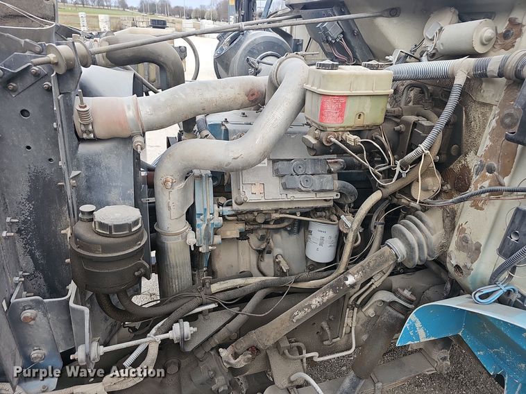 image for item EJ6074 1998 International 4700 dump truck