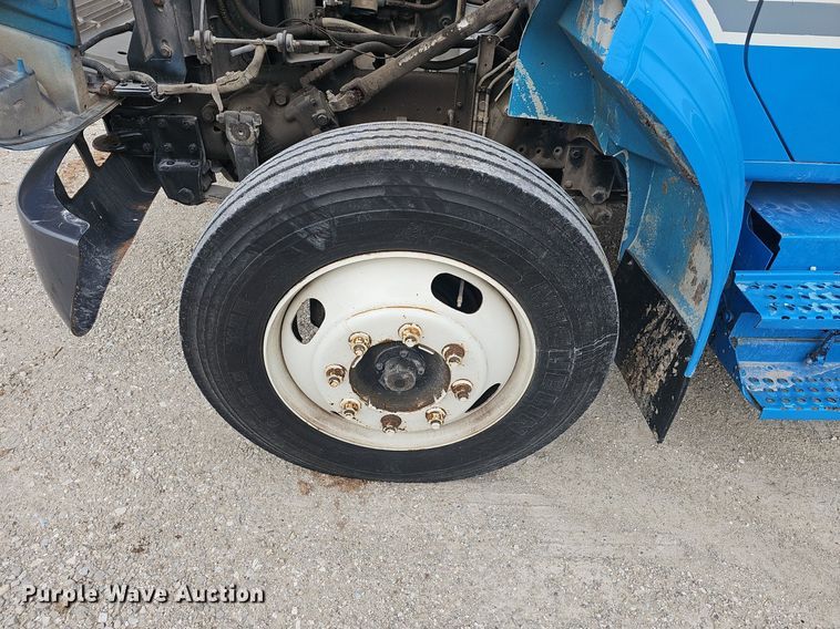 image for item EJ6074 1998 International 4700 dump truck