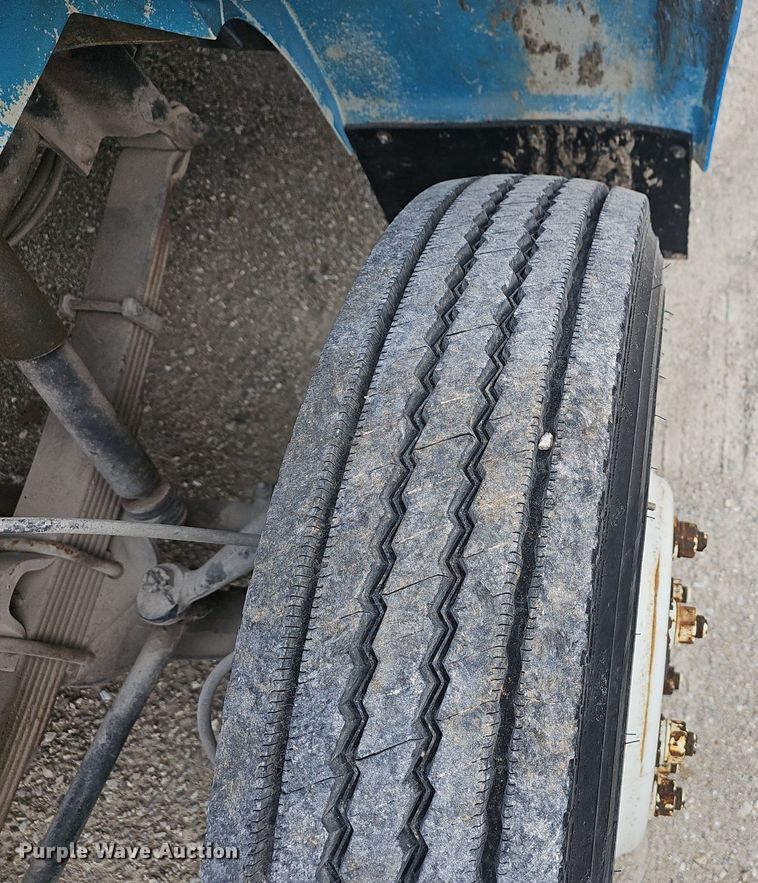 image for item EJ6074 1998 International 4700 dump truck