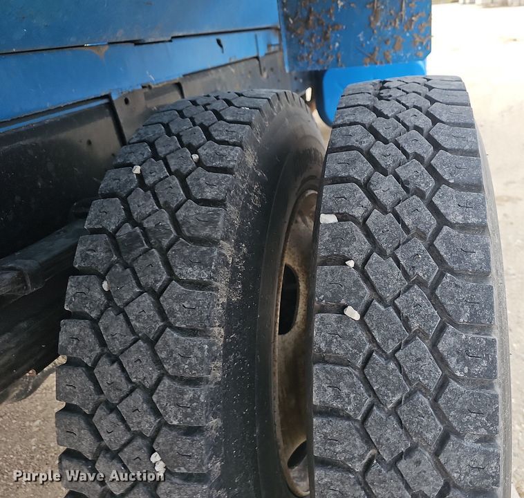 image for item EJ6074 1998 International 4700 dump truck