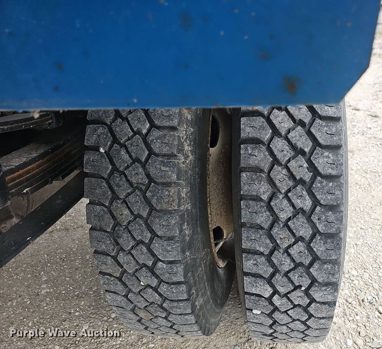 image for item EJ6074 1998 International 4700 dump truck