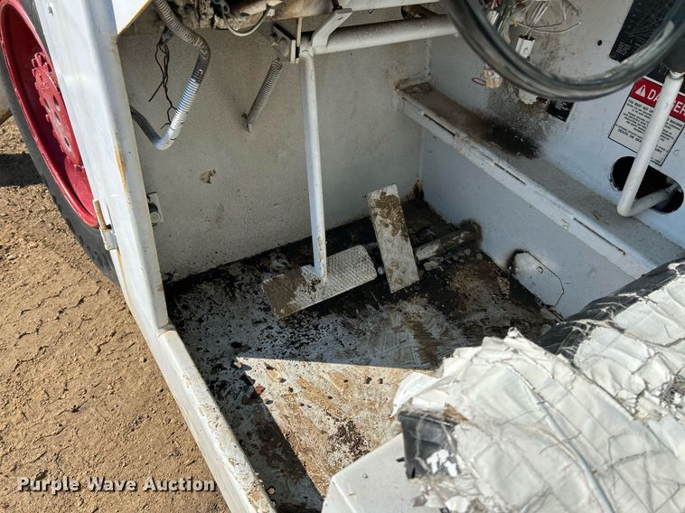 image for item EK4102 1993 Broderson IC-200-2B crane