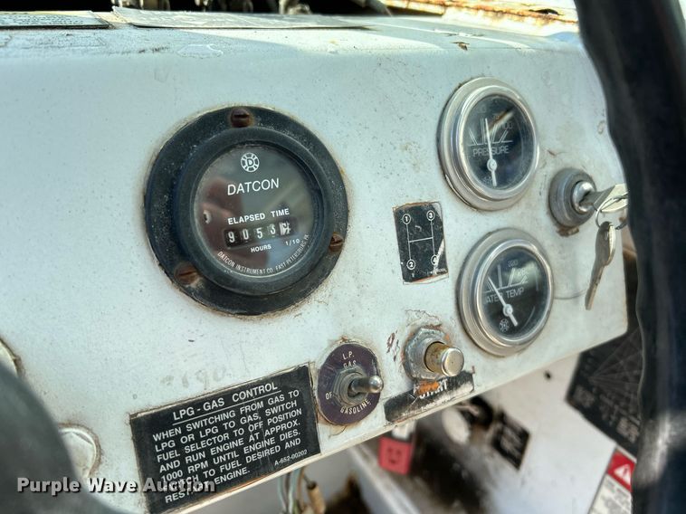 image for item EK4102 1993 Broderson IC-200-2B crane