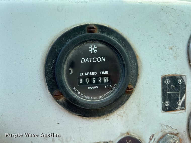 image for item EK4102 1993 Broderson IC-200-2B crane