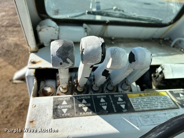 image for item EK4102 1993 Broderson IC-200-2B crane