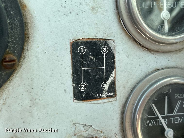 image for item EK4102 1993 Broderson IC-200-2B crane