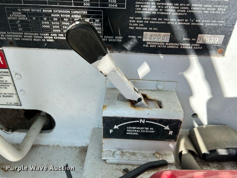 image for item EK4102 1993 Broderson IC-200-2B crane