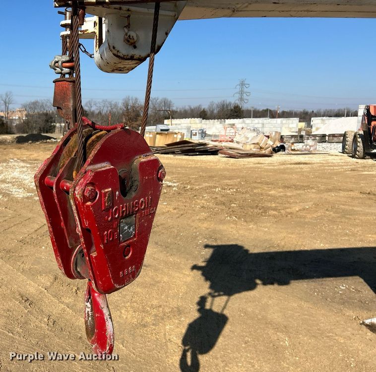 image for item EK4102 1993 Broderson IC-200-2B crane