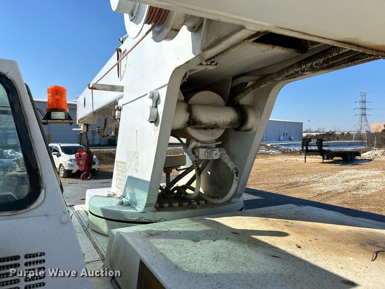 image for item EK4102 1993 Broderson IC-200-2B crane