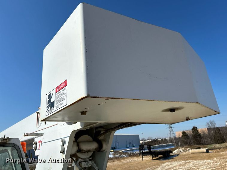 image for item EK4102 1993 Broderson IC-200-2B crane