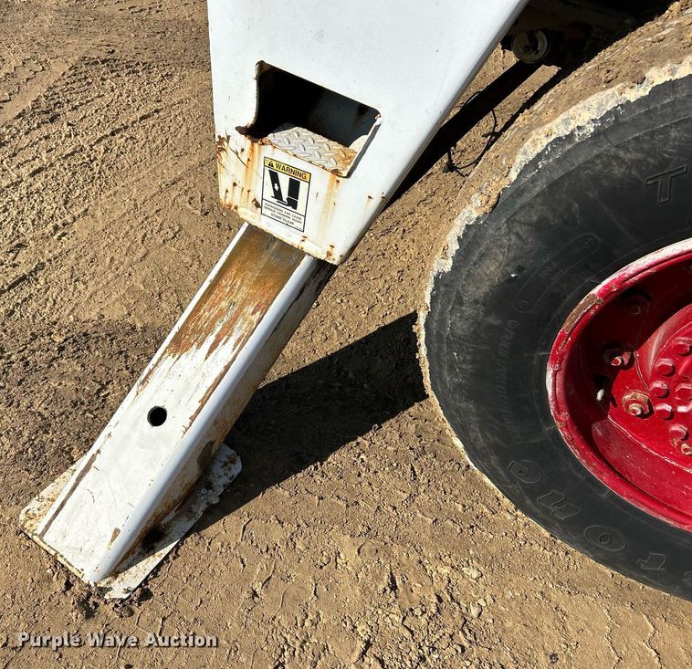 image for item EK4102 1993 Broderson IC-200-2B crane