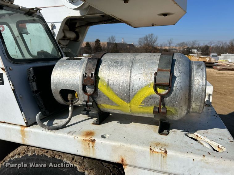 image for item EK4102 1993 Broderson IC-200-2B crane