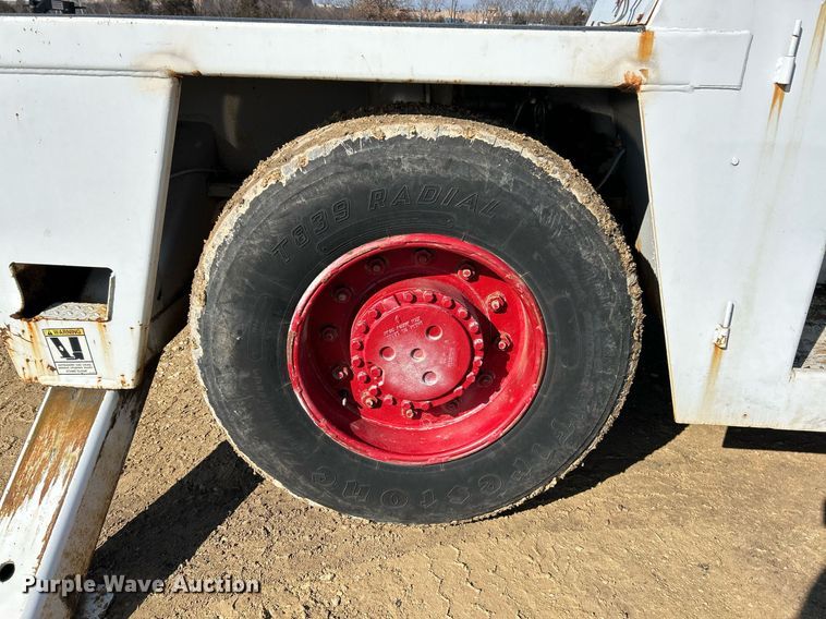 image for item EK4102 1993 Broderson IC-200-2B crane