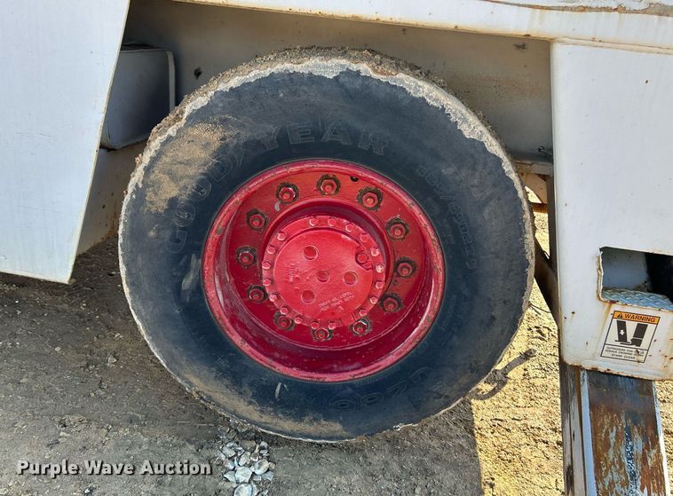 image for item EK4102 1993 Broderson IC-200-2B crane