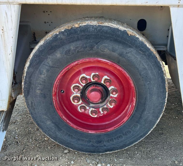 image for item EK4102 1993 Broderson IC-200-2B crane