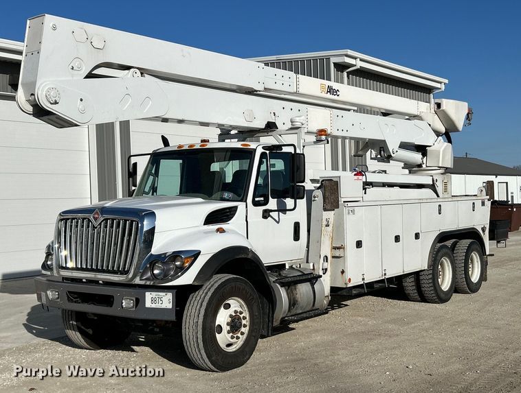 image for item EK4139 2016 International 7400 bucket truck