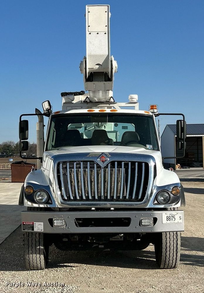 image for item EK4139 2016 International 7400 bucket truck