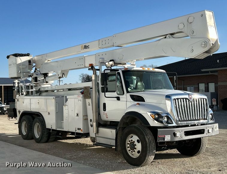 image for item EK4139 2016 International 7400 bucket truck