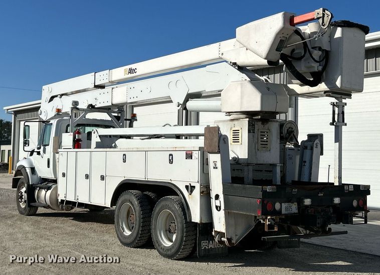 image for item EK4139 2016 International 7400 bucket truck