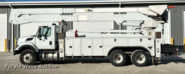 image for item EK4139 2016 International 7400 bucket truck