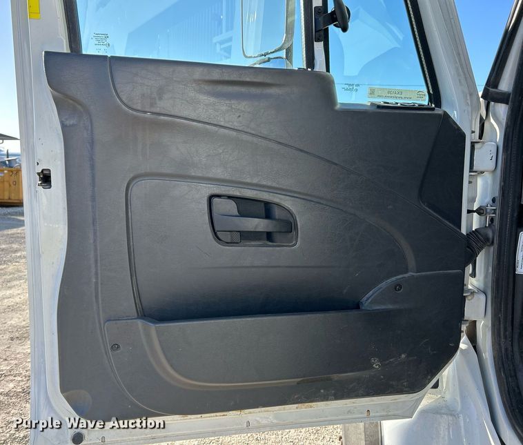 image for item EK4139 2016 International 7400 bucket truck