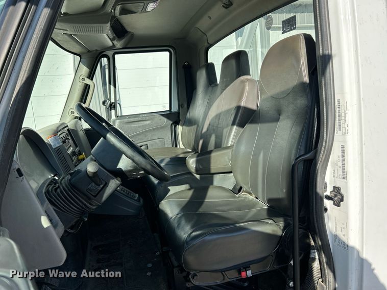 image for item EK4139 2016 International 7400 bucket truck