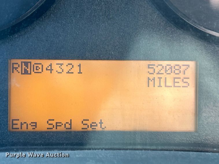 image for item EK4139 2016 International 7400 bucket truck