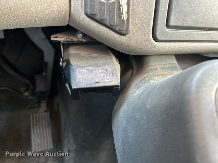 image for item EK4139 2016 International 7400 bucket truck