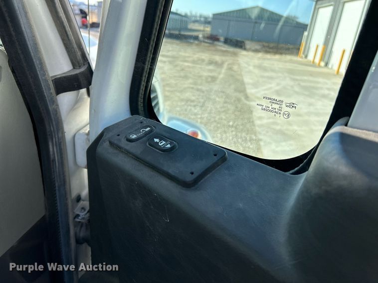 image for item EK4139 2016 International 7400 bucket truck