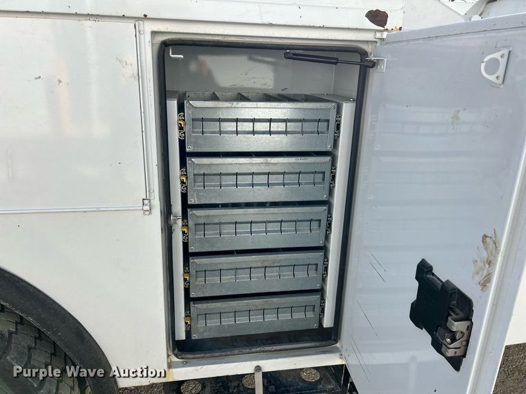 image for item EK4139 2016 International 7400 bucket truck