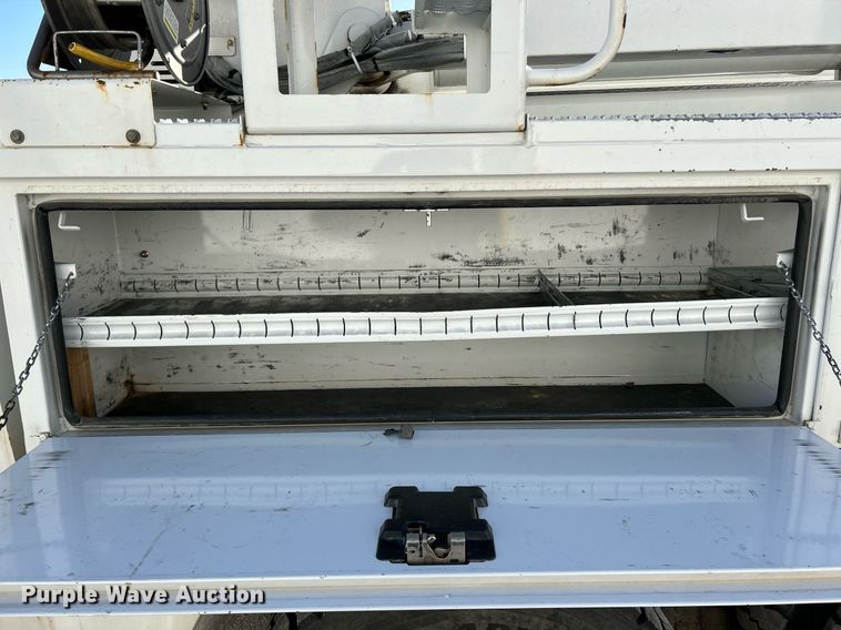 image for item EK4139 2016 International 7400 bucket truck