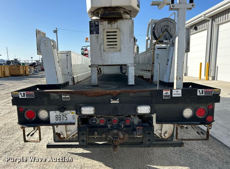 image for item EK4139 2016 International 7400 bucket truck