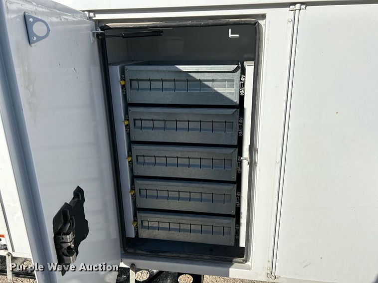 image for item EK4139 2016 International 7400 bucket truck