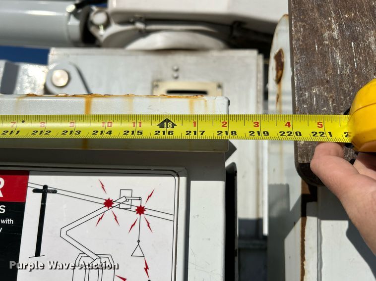 image for item EK4139 2016 International 7400 bucket truck