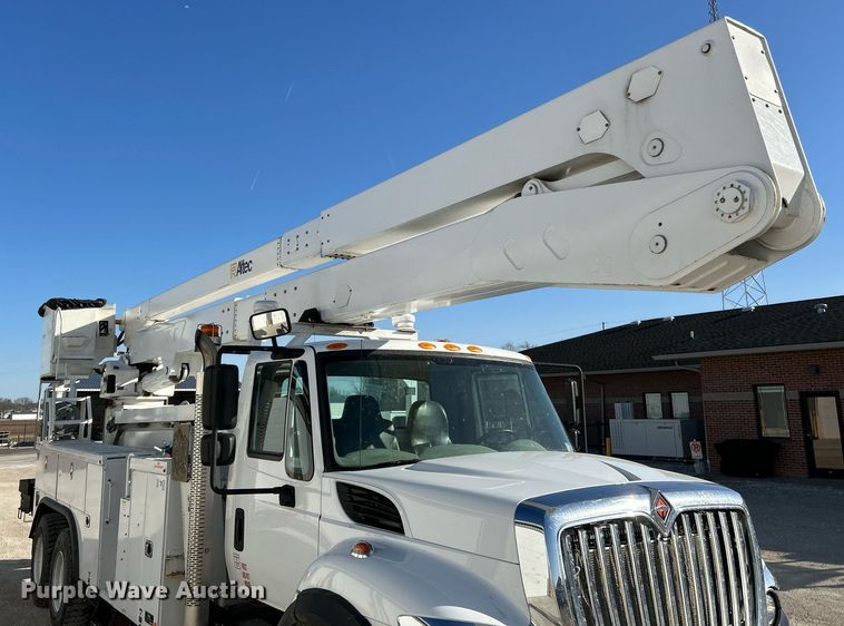 image for item EK4139 2016 International 7400 bucket truck