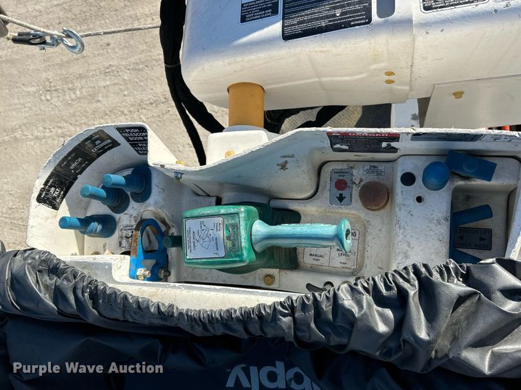 image for item EK4139 2016 International 7400 bucket truck