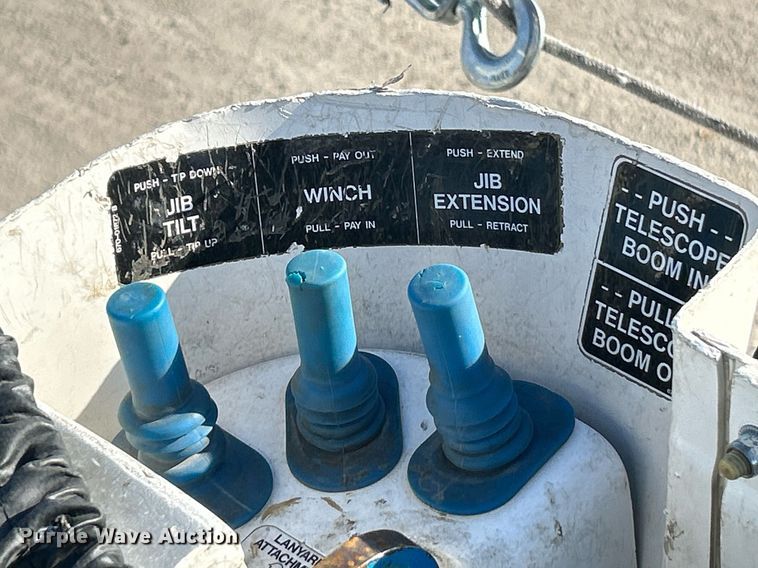 image for item EK4139 2016 International 7400 bucket truck