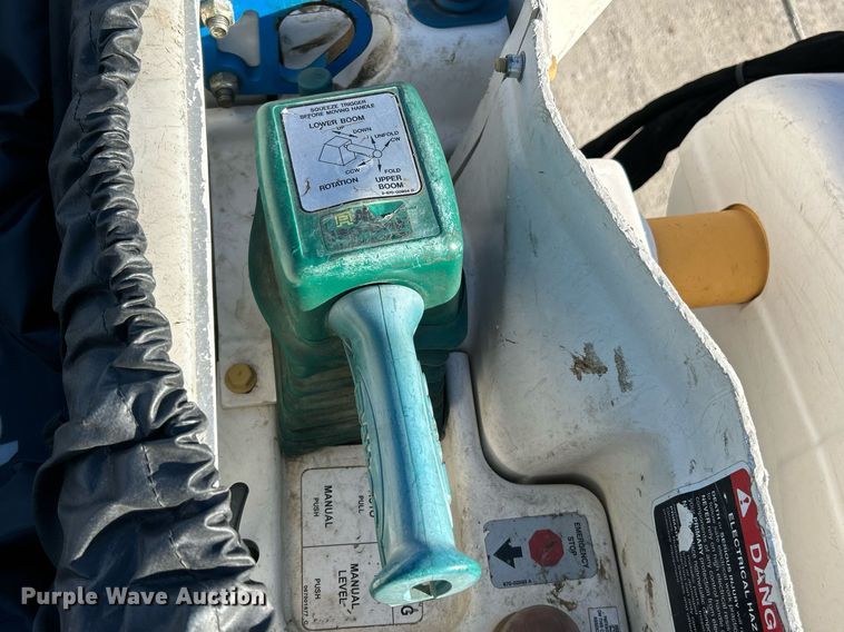 image for item EK4139 2016 International 7400 bucket truck