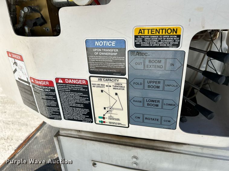 image for item EK4139 2016 International 7400 bucket truck