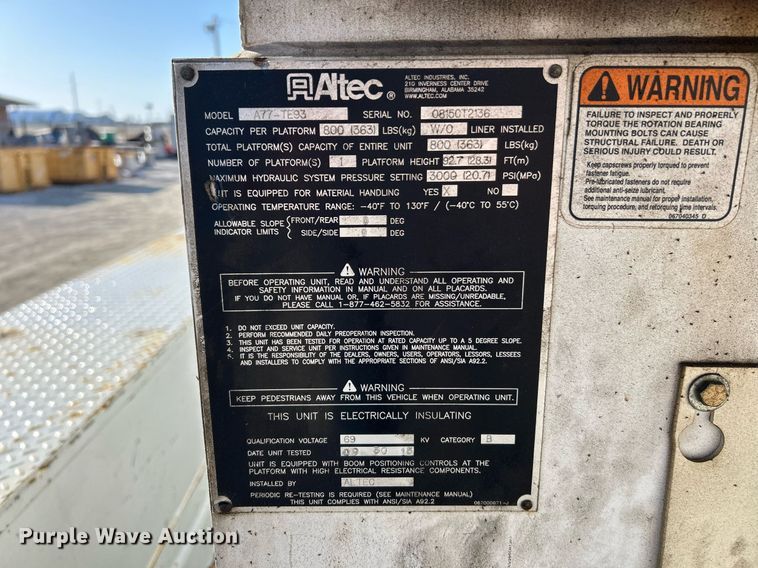 image for item EK4139 2016 International 7400 bucket truck