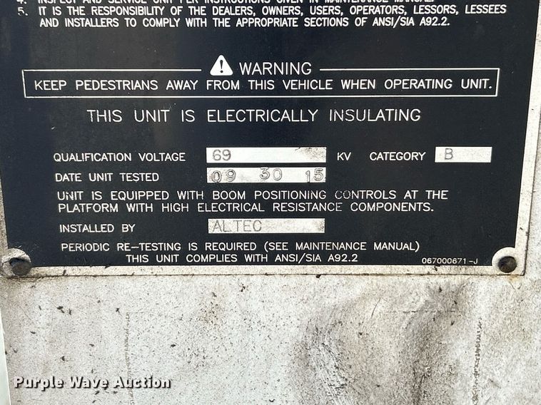 image for item EK4139 2016 International 7400 bucket truck