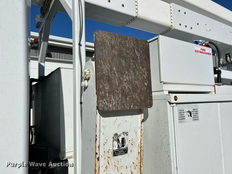 image for item EK4139 2016 International 7400 bucket truck