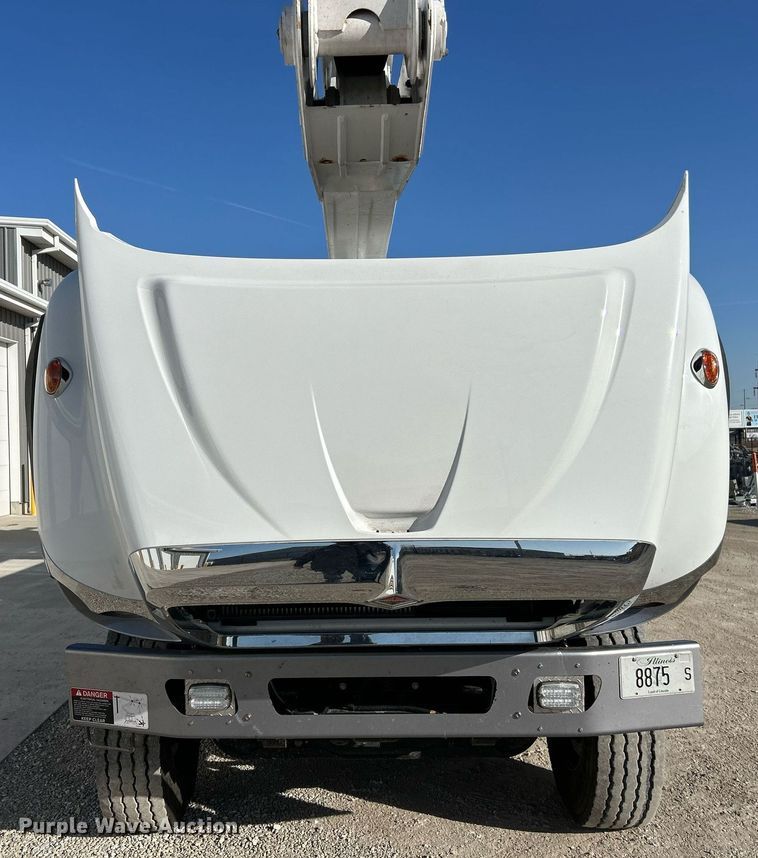 image for item EK4139 2016 International 7400 bucket truck