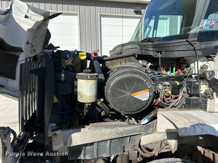 image for item EK4139 2016 International 7400 bucket truck