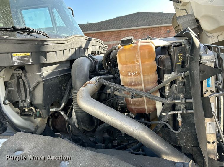 image for item EK4139 2016 International 7400 bucket truck