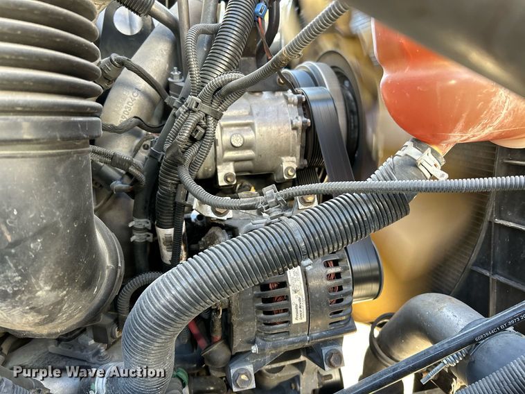 image for item EK4139 2016 International 7400 bucket truck